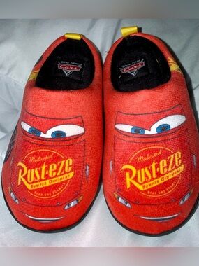 NWOT Disney Pixar Cars Lightning McQueen Slippers by Ground Up